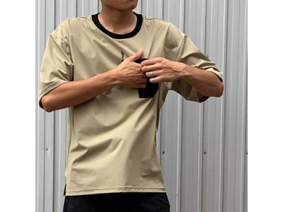 左胸ポケット付き