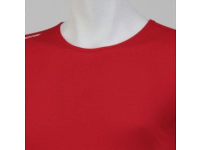 通気性、快適性を向上させたフリーネック衿/衿元をストレスフリーにし、着用感覚のない自然な状態にします。