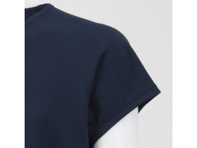 肩回りが動きやすい二分袖を採用