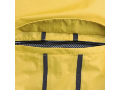 長時間の走行において、ウエア自体が持つ収納力は重要な要素となります。