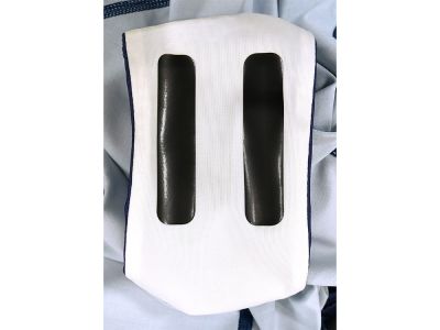 クロッチ裏は防水生地と、さらにナプキンの羽（粘着シール）が剥がれにくい特殊加工