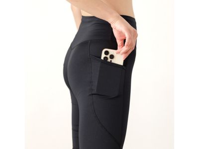 運動中に便利なポケット付き