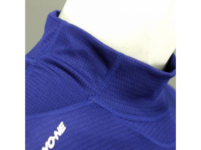 衿脇部分を別パーツにする事で首周りの収縮が容易になり着脱しやすく、首周りの違和感が軽減されます。