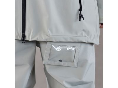 左前裾裏に収納可能なパスケース