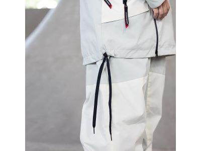 両脇にアジャスタースピンドルを装備