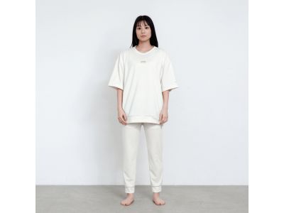 O.WHITE(260)_モデル身長：165cm/着用サイズ：トップス Ｌ、パンツ S
