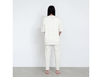 O.WHITE(260)_モデル身長：165cm/着用サイズ：トップス Ｌ、パンツ S