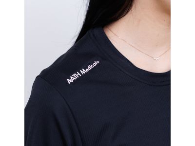 右肩ブランドロゴ