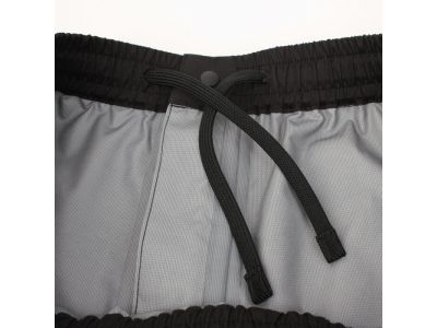 ウエストアジャスター：パンツのウエストスピンドルによりウエストの調整が可能。